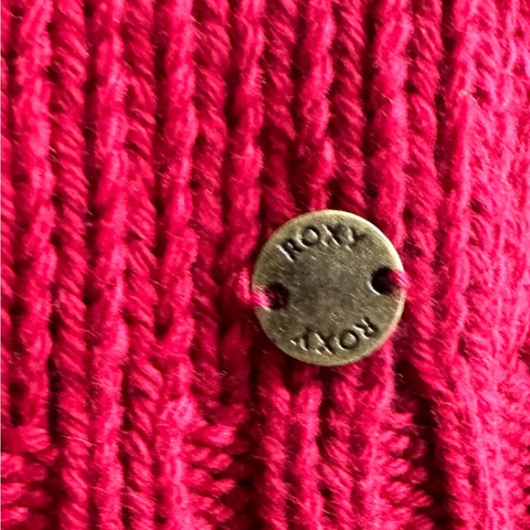 Red Roxy Sweater. NWT. Size Medium - Picture 4 of 6